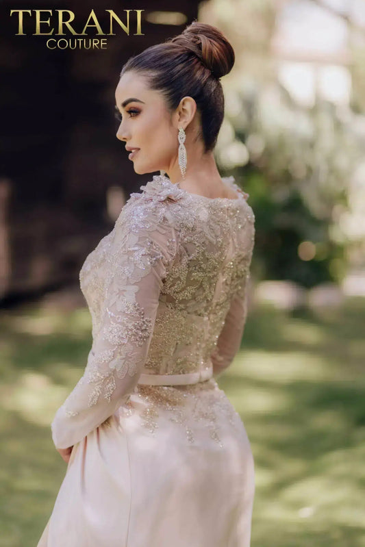 Robe trapèze à manches transparentes avec appliques florales, modèle 232M1557