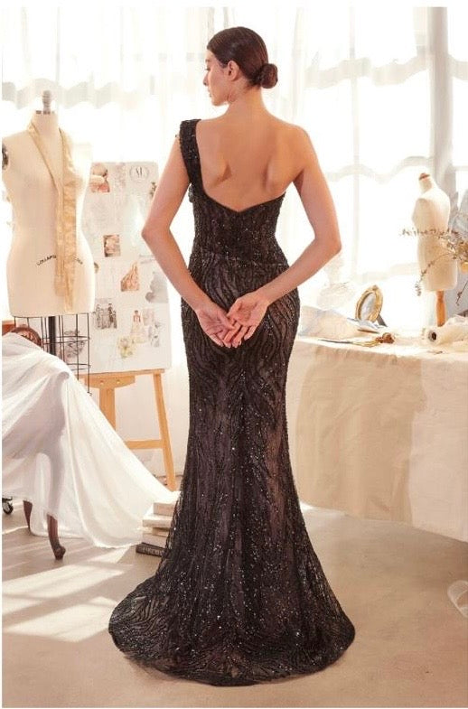 Robe asymétrique à décolleté en cœur et motifs floraux perlés, style A1392