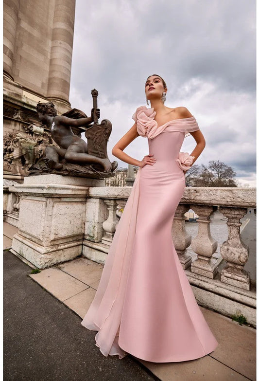 Robe longue en satin avec jupe de soirée, modèle 242M3342